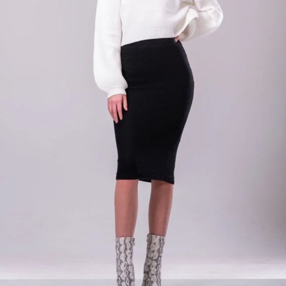 BY EGREIS "TARA" BLACK PENCIL SKIRT SIZE MEDIUM NWT